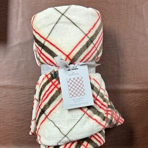 Hallmark Red and Cream Plaid Christmas Throw